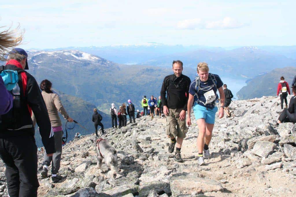 Deltakere på vei mot toppen. Foto: Jan Erik Sandbakk.