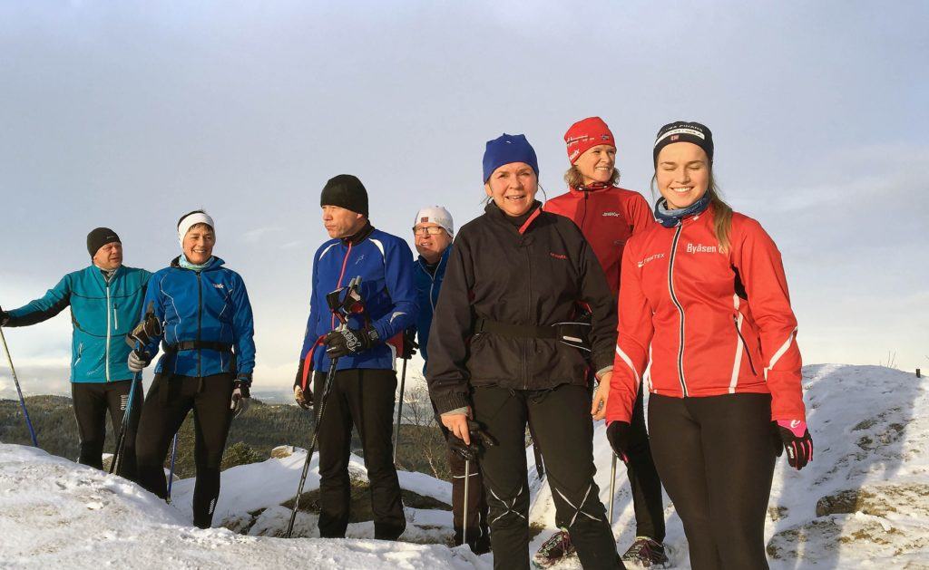 Flott humør og godt vær for treningsgruppa på langkjøringstur. Foto: Trondhjems Skiklub.