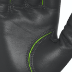 Hanske med "Strech thumb"-funksjonalitet. Sømmen (grønn) ved tommelroten gjør at tommelen beveger seg friere. Foto: Swix.
